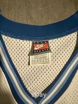 Authentic Vince Carter North Carolina Tar Heels Jersey Size 44 Nike UNC