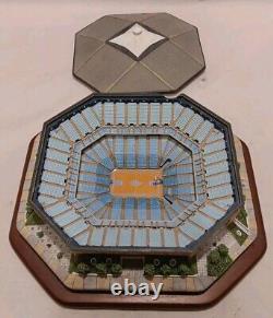 DANBURY MINT DEAN E SMITH CENTER UNC TARHEELS REMOVEABLE TOP STADIUM chip