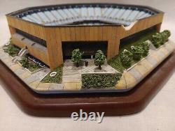 DANBURY MINT DEAN E SMITH CENTER UNC TARHEELS REMOVEABLE TOP STADIUM chip