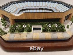 DANBURY MINT DEAN E SMITH CENTER UNC TARHEELS REMOVEABLE TOP STADIUM chip