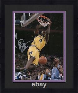 FRMD Chris Webber Michigan Wolverines Signed 8x10 Dunk vs. UNC Tar Heels Photo