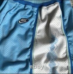 NIKE Vintage 90s North Carolina Tar Heels UNC Basketball Shorts Size Large