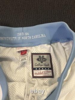 North Carolina Tar Heels Shorts Mens Medium Mitchell & Ness NCAA Basketball