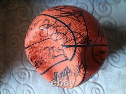 1999-2000 Unc North Carolina Unc Tar Heels Équipe A Signé Un Autographe Automatique De Basket-ball