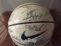2006-2007 Unc Caroline Du Nord Tar Heels Équipe Boule Signée