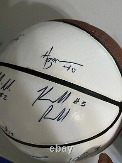 2010-11 North Carolina Tar Heels Unc Basketball Signé Par Les Joueurs De L’équipe Et Les Entraîneurs