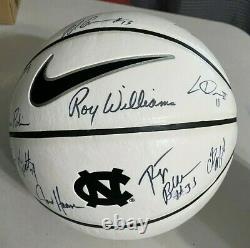 2010-11 North Carolina Tar Heels Unc Basketball Signé Par Les Joueurs De L’équipe Et Les Entraîneurs
