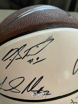 2012-13 North Carolina Tar Heels Unc Basketball Signé Par Les Joueurs D'équipe Et Entraîneurs