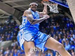 Armando Bacot a signé une photo 8x10 des North Carolina Tar Heels de basketball de l'UNC #2 avec un certificat d'authenticité.