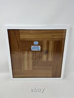 Autographe signé de Sean May encadré avec le plancher des Tar Heels de Caroline du Nord UNC
