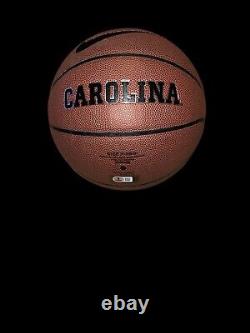 Balle de basket signée par Rj Davis, meneur de jeu des Tar Heels de Caroline du Nord, Poy Unc Bas 2