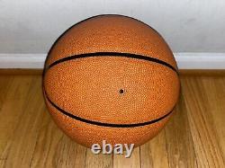 Ballon de basket plein taille signé par King Rice avec le logo des Tar Heels de Caroline du Nord, certificat d'authenticité.