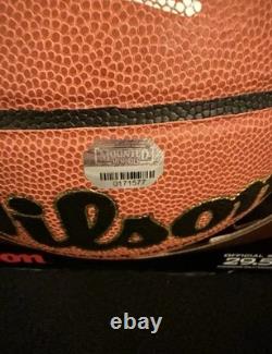 Ballon de basket signé par Tyler Hansbrough NCAA Wilson UNC Tar Heels