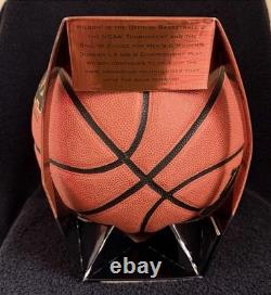 Ballon de basket signé par Tyler Hansbrough NCAA Wilson UNC Tar Heels
