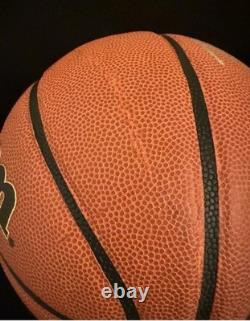 Ballon de basket signé par Tyler Hansbrough NCAA Wilson UNC Tar Heels