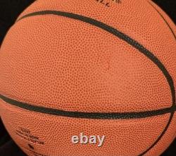 Ballon de basket signé par Tyler Hansbrough NCAA Wilson UNC Tar Heels