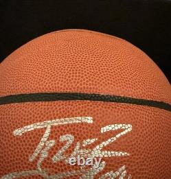 Ballon de basket signé par Tyler Hansbrough NCAA Wilson UNC Tar Heels