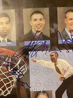 Calendrier poster de basketball des Tarheels de l'UNC 2000-2001 signé par Julius Peppers