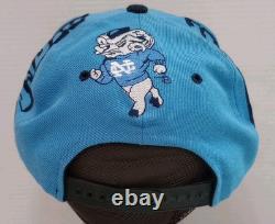 Casquette Snapback Bleue Vintage Licenciée Collegiate UNC avec Plaque Métallique Tarheels
