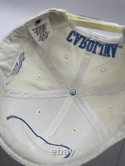 Casquette Snapback Vintage Nike North Carolina UNC NCAA Tar Heels avec le logo Swoosh des années 90