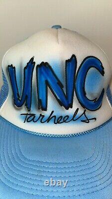 Chapeau de camionneur en mousse à visière plate peint à la main UNC North Carolina Tar Heels, style rétro