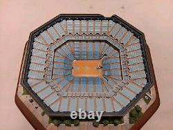DANBURY MINT DEAN E SMITH CENTER UNC TARHEELS STADE avec couvercle amovible chip