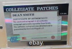 Dean Smith 2007 /250 Donruss UNC Logo Patch Autograph Auto RARE Tar Heels<br/>	
	
<br/>

 Traduction en français: Dean Smith 2007 /250 Donruss UNC Patch Logo Autographe Auto RARE Tar Heels