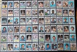 En français, cela se traduirait par : '1990 Michael Jordan UNC Tar Heels Basketball + Taylor Football NCAA Ensemble de cartes de 200'