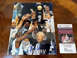 Entraîneur Roy Williams UNC Tar Heels Photo signée 8x10 - AUTHENTIFIÉE JSA - AUTO HOF
