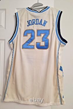 Équipe Nike de la NBA de Michael Jordan UNC Tar Heels Maillot 54/2XL Nouveau