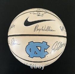 Équipe et entraîneur signés de l'équipe de basketball des North Carolina Tar Heels 2006-07 BALLON AUTOGRAPHIÉ
