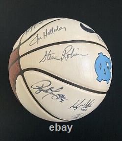 Équipe et entraîneur signés de l'équipe de basketball des North Carolina Tar Heels 2006-07 BALLON AUTOGRAPHIÉ