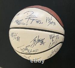 Équipe et entraîneur signés de l'équipe de basketball des North Carolina Tar Heels 2006-07 BALLON AUTOGRAPHIÉ