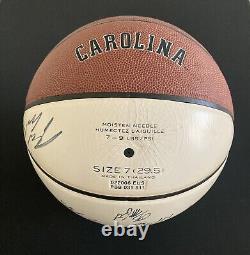 Équipe et entraîneur signés de l'équipe de basketball des North Carolina Tar Heels 2006-07 BALLON AUTOGRAPHIÉ