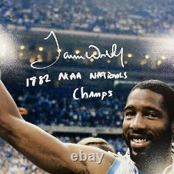 James Worthy a signé et dédicacé une photo 11x14 UNC Tar Heels Autographed Steiner CX