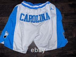 Juste ne portez pas de shorts de basketball PE North Carolina Tarheels de taille moyenne