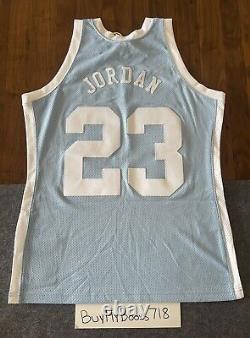 MITCHELL & NESS MAillot AUTHENTIQUE UNC 1983-84 de MICHAEL JORDAN Taille 44 (L)