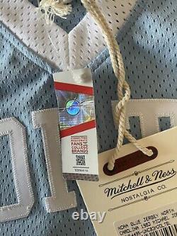 MITCHELL & NESS MAillot AUTHENTIQUE UNC 1983-84 de MICHAEL JORDAN Taille 44 (L)