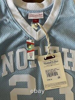 MITCHELL & NESS MAillot AUTHENTIQUE UNC 1983-84 de MICHAEL JORDAN Taille 44 (L)