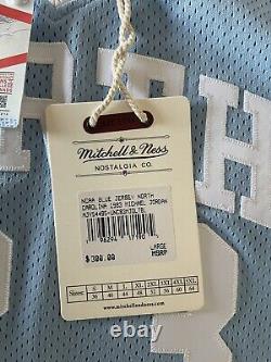 MITCHELL & NESS MAillot AUTHENTIQUE UNC 1983-84 de MICHAEL JORDAN Taille 44 (L)