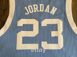 Maillot RARE Nike Authentic MICHAEL JORDAN #23 UNC North Carolina Tar Heels en taille 46 L