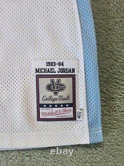 Maillot authentique Mitchell & Ness UNC 1983-84 Michael Jordan blanc taille XL