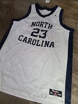 Maillot de basket-ball pour jeunes XL Nike Jordan Jumpman #23 Wht Unc North Carolina Tarheels neuf avec étiquette