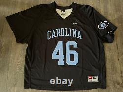 Maillot de jeu authentique porté par les Tar Heels de Caroline du Nord UNC en crosse, maillot noir 'Black Out' RARE