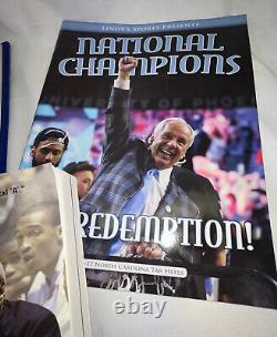 Objets de collection des Tar Heels de l'UNC avec une copie signée par Roy Williams de Going Home Again