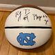 Rj Davis A Signé Le Logo Des Tar Heels De Caroline Du Nord Sur Un Ballon De Basket à Taille Réelle Avec Un Coa Et Une Dédicace.