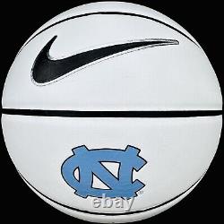 Roy Williams a signé le basket-ball Nike des North Carolina Tar Heels Psa/dna