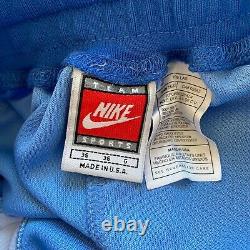Shorts Swoosh de basketball Nike North Carolina Tar Heels des années 90 pour hommes taille 36 USA