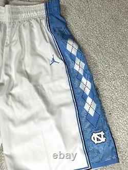 Shorts blancs émis pour le jeu de 2015-16 des North Carolina Tar Heels UNC, Jordan 36+2