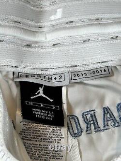 Shorts blancs émis pour le jeu de 2015-16 des North Carolina Tar Heels UNC, Jordan 36+2